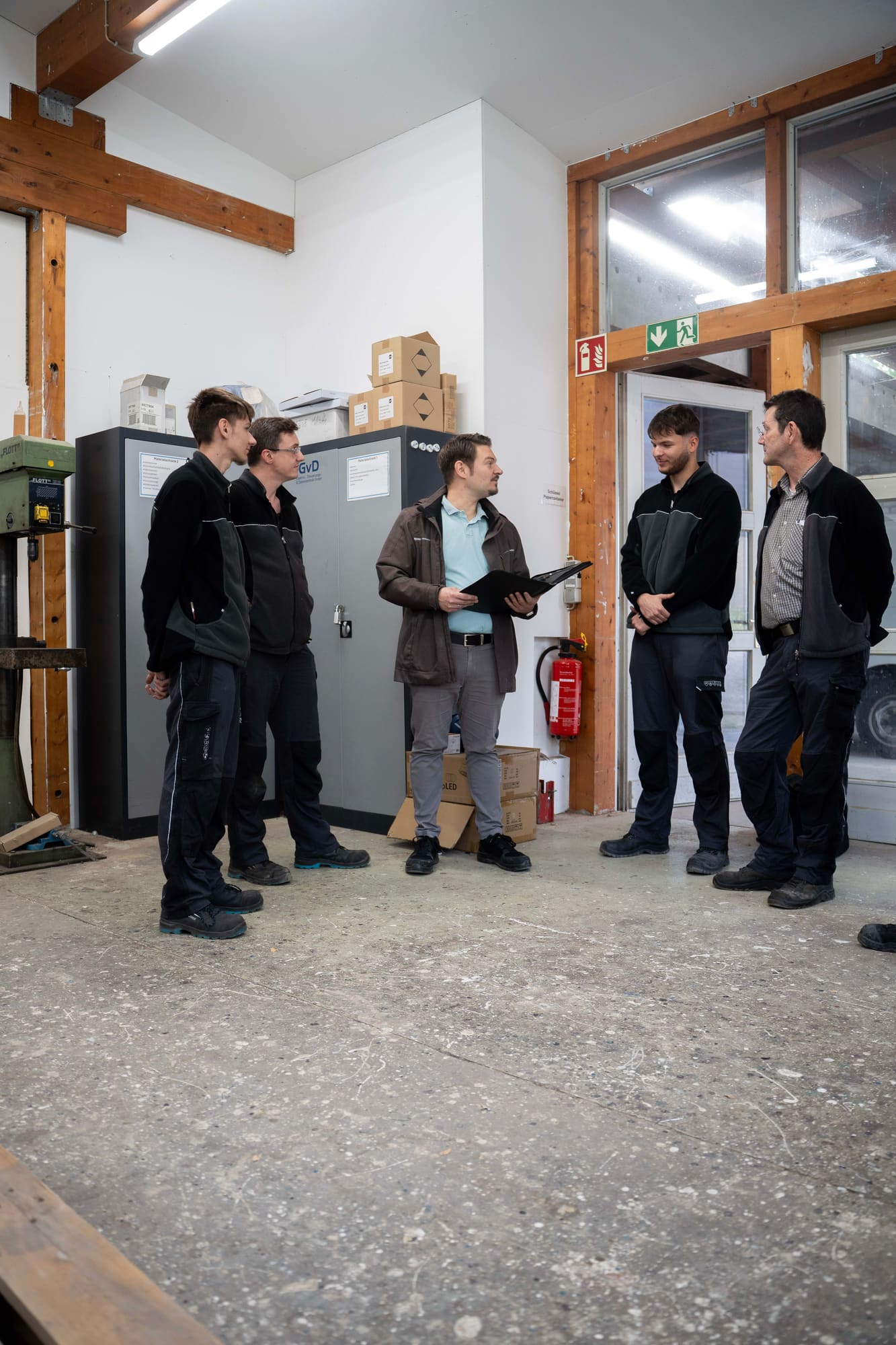Das GvD-Team bespricht einen Auftrag in der Werkstatt in Wetter an der Ruhr
